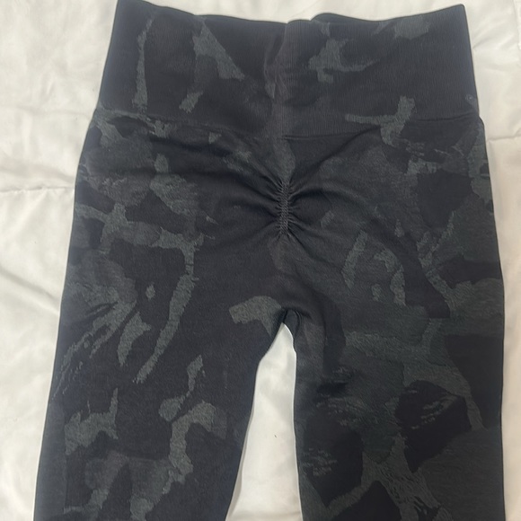 Gymshark Camo Leggings - Picture 3 of 3
